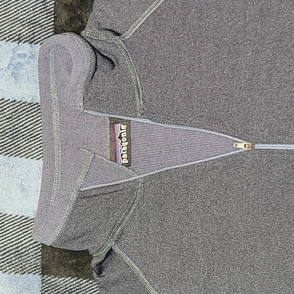 Vintage. Made in USA. Patagonia. Stretchy longsleeve. 1/4 zip pullover. Size Med - Picture 7 of 16